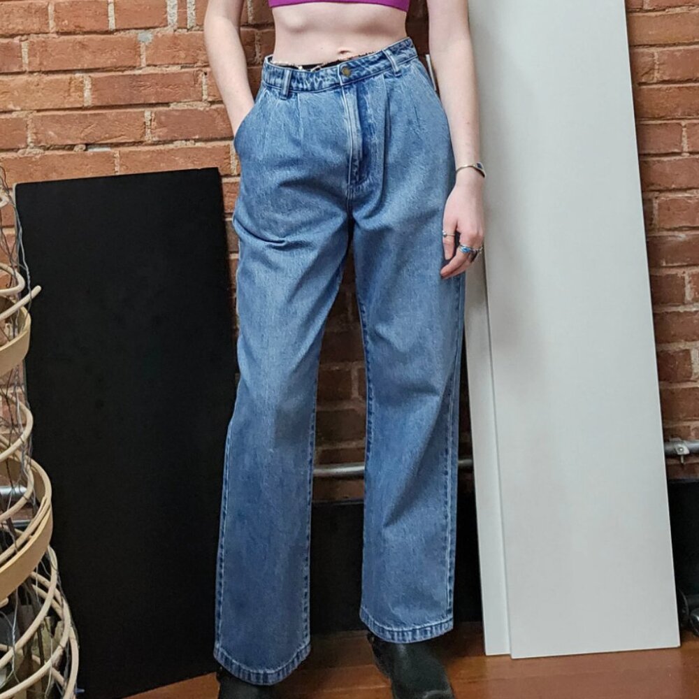 Rolla's Pleated Chloe Jeans in Azure Wash NWT